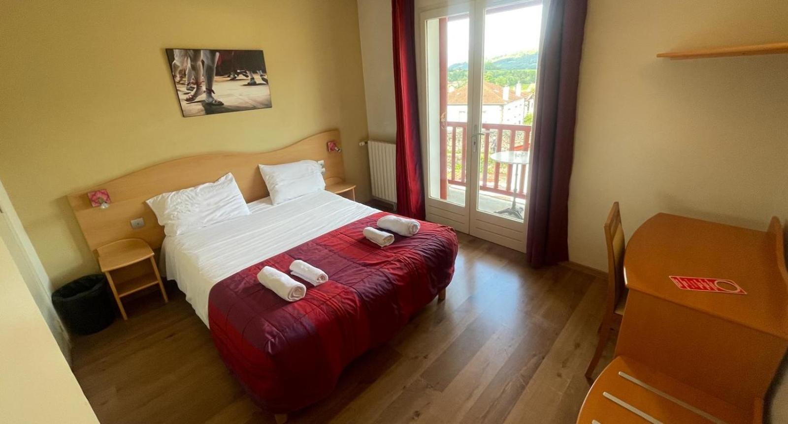 Hostel Ramuntcho Saint-Jean-Pied-de-Port Bagian luar foto